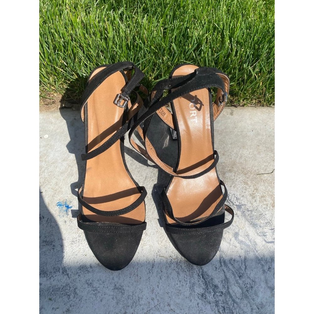 Report Blk Strappy Heels size 11